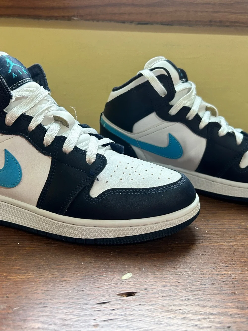 Jordan Air Jordan 1 Mid (GS) Obsidian / Powder Blue / White